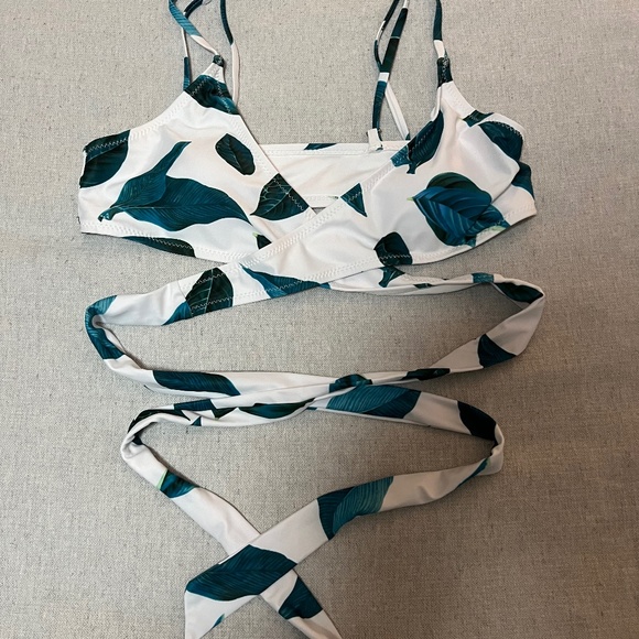 Cupshe bikini | Leaf pattern | - Picture 5 of 7